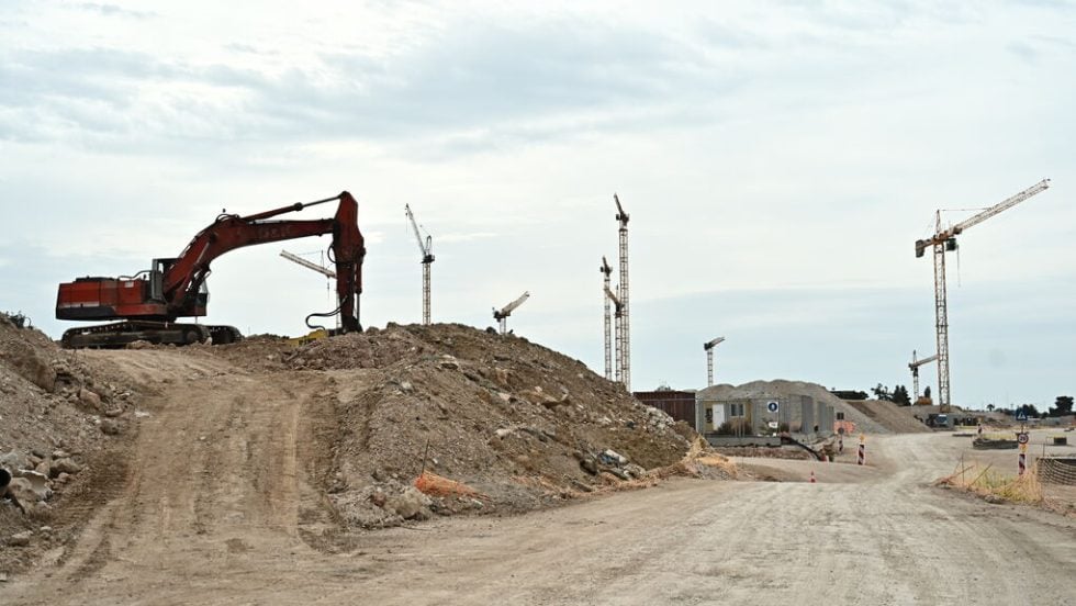 Τεράστιοι όγκοι χώματος απελευθερώνονται από τις εργασίες στο Ελληνικό στην ατμόσφαιρα των γύρω περιοχών